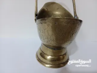  22 وعاء تقليدي مصنوع يدويا يستخدم لحمل الفحم أو الحطب مزخرف برسومات أنتيك قديم جدا لون ذهبي