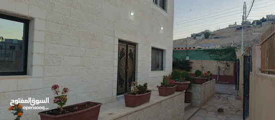  4 بيت للبيع في ماركا وادي القطار