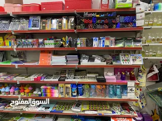  4 بضاعة مكتبة قرطاسية و اكسسوارات و عطور و اللعاب للبيع بسعر اقل من الجملة بسبب الاغلاق والتصفية شروه