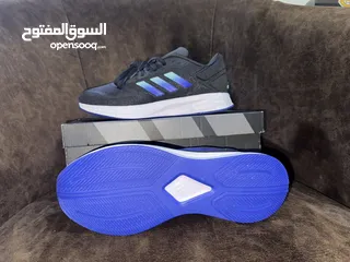  4 حذاء اديداس اصلي غير مستعمل