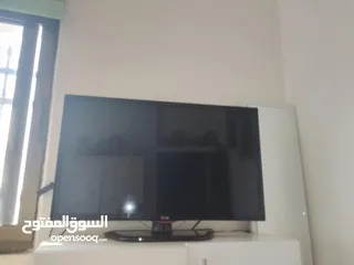  2 شاشة ال جي للبيع بسعر 50دينار ممتازة