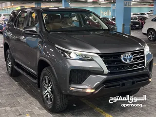  1 Toyota fortuner V4 25