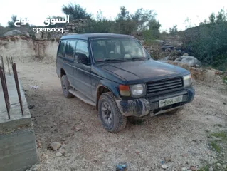  3 للبيع باجيرو ميتسوبيشي 1999 ماطور 2500دهان الشركه