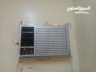  1 مكيف حائط.