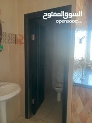  7 شقه سكنيه لليجار