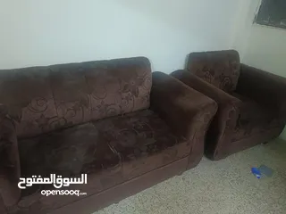  3 كنب بحالة جيدة