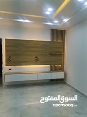  13 شقه 205 م طابق ثاني فني للبيع على شارع البترا شرق اربد مول قراند مقابل بيت البن البرازيلي