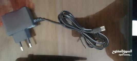  8 تليفون خلوي على شكل تليفون ارضي