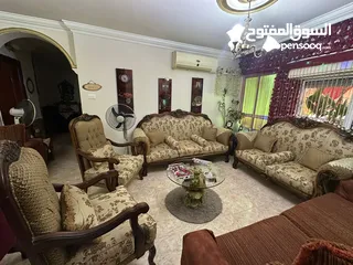  1 طقم كنب بحال الوكالة ونوع خشب زان