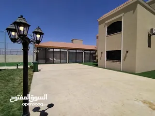  20 giving city مدينة تظم مجموعه شاليهات فخمه  اهلا وسهلا بالجميع  شاليه حجم صغير  شاليه كبير مسبح اطفال