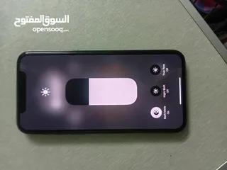  1 ايفن  (11 ابرو) انضيف مش امغير في اشي في حالت وكاله الايفن وقابل لل تفاوض ومعاه شاحن  256جيجابايت