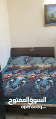  1 تخت كوين سايز مع فرشة