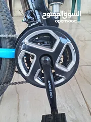  8 دراجة هوائية من نوع SPORTS INC من طراز SHIMANO جنط 26 باللون الأزرق اقرأ الوصف بدقة قابل للتفاوض