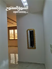  21 شقه طابق ارضي مدخل خاص وكراج خاص وساحه للبيع على شارع البترا شرق اربد مول قراند وكازيه الرجوب