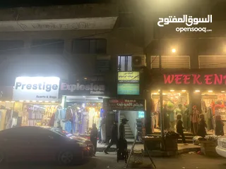  1 قهوة للبيع. في ماركا. الشمالية. على الشارع العبداللهت شارع رائسي. جنبها محلات. والشارع الرايسي  جنبه