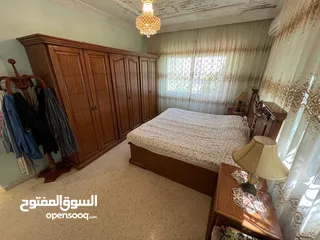  3 دابوق فيلا مستقله فلات موقع مميز مقابل حدائق الحسين وقرب ستي مول