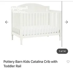  1 سرير للطفل حديث الولادة + خزانة جانبية من محل Pottery barn  جميل جدا كالجديد.