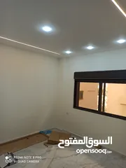  7 شقة ارضية للبيع مع ترس كبير مساحة 140 م بالزرقاء الجديدة خلف فندق جوابرة تستحق المشاهده