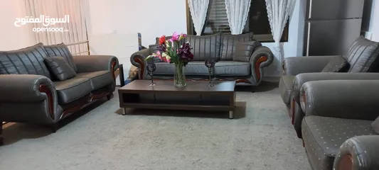  2 طقم كنب خشب ماليزي من الامارات + طاولة تلفزيون