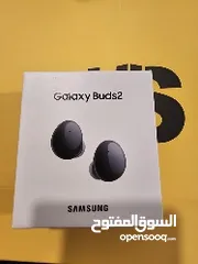  1 سماعة Samsung buds 2. سماعة جديدة الكرتون لم يفتح