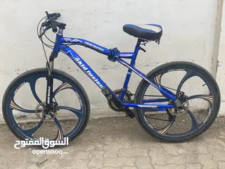  4 دراجة هوائية زرقاء