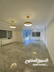  1 شقة مميزة للبيع في الجاردنز - خلف بن العميد طابق ثالث 200م مع روف 100م بسعر مغري