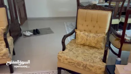  4 طقم كنب ضيوف خشب زان بحالة جيدة