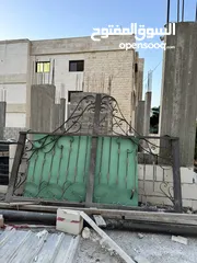  1 باب حديد سحاب ( كراج سياره )  للبيع