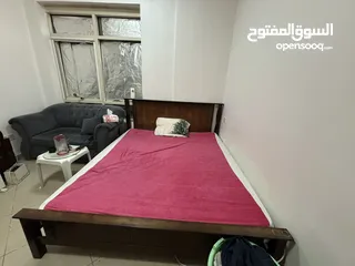  1 غرفه خاصه قريبه من طريق دبى شامله سيوا وغاز يفضل مسلم غير مدخن ويوجد شخص واحد بالشقه