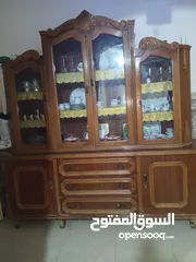  1 بوفيه  خشب ثقيل بحاله جيده