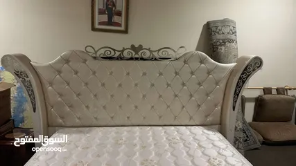  2 Bed in excellent condition سرير فخم بحاله ممتازه