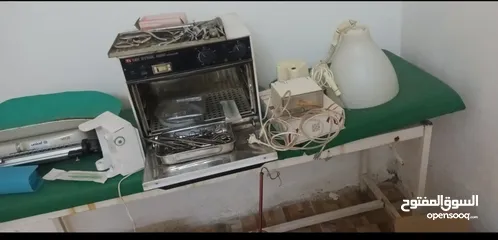  6 جهاز تعقيم ايطالي وسرير فحص طبي ومجموعه اغراض عياده بحاله جيده جداا وبسعر مغري للبيع