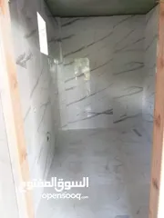  9 بليط وفني تركيب بديل الرخام وبديل الخشب