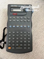  1 طابعة DYMO 1000 لطباعة الملصقات سعر ممتاز جدا مقارنه بلمنتج  سرعه ودقة عاليتان جدا يمكنك الفحص