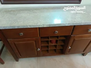  12 طقم كنب وطقم طربيزات و قنصل و طقم سفرة مع دريسوار فخم جدا