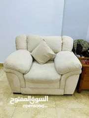  7 طقم كنب دب11 مقعد بحالة ممتازه قابل للتفاوض