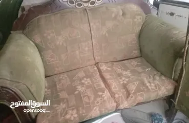  4 طقم كنب للبيع بحالة جيدة