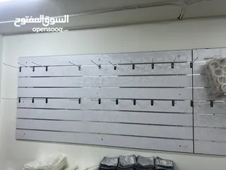  3 ستاندات و رفوف زجاج و كاونتر رخام  تفصيل