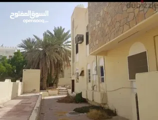  3 بمساحة الف متر للبيع فيلتين منفصلتين في مرتفعات القرم  طريق تنمية نفط عمان  