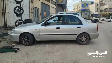  2 سيارة دايو لانوس اوتوماتيك موضيل 2002 متور 1.6 مرخصة مأمنة ، السيارة لعبة