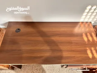  2 مكتب خشبي بحالة جيدة