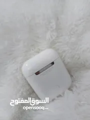  3 علبه الشحن الخاصه بسماعه AirPods الاصليه مستعمله بحاله جيدة تعمل 100% بدون السماعات