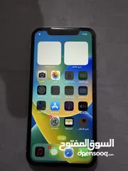  4 Iphone xr 600 AED