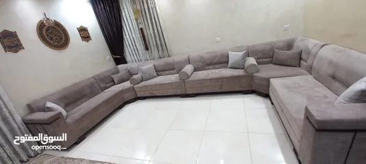  2 طقم كنب أستعمال اسبوعين للبيع بسعر مغري جداً  كامل التفاصيل موجودة داخل الاعلان