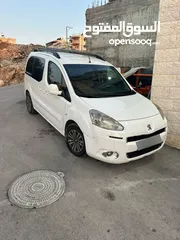  1 بيجو تي بي بارتنر 2015 منفوضه جديد بحاله الوكاله  امكانيه البيع او البدل