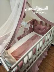  2 سرير أطفال شبه جديد مع ملحقاته