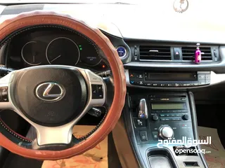  8 لكزس CT200 موديل 2012