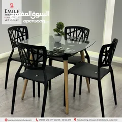  3 طاولات طعام بأشكال وبألوان مختلفه