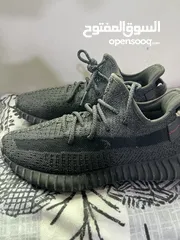  2 بوت اديداس Yeezy اسود مستعمل بحالة الوكالة المنطقة في اربد مع توصيل مجانيّ لأغلب مناطق اربد