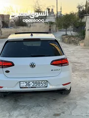  12 Volkswagen E-golf 2019